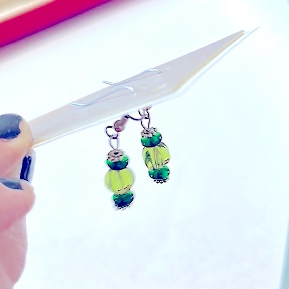 🍀Lovely Greens Shades Glass Beaded Dangle Earrings Silver Fishhook Handcrafted - Picture 9 of 16